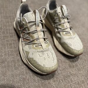 New Balance Tektrel Sneaker Trail Running Shoes in Cream and Tan